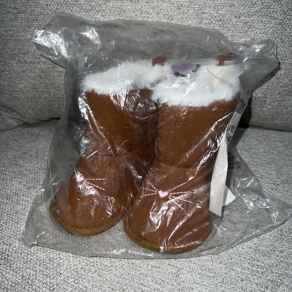 Baby Girl crib warm booties